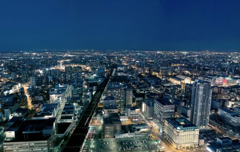 怀孕初期右点状出血量是怎么回事（怀孕早期右侧小腹隐痛,伴有少量出血）