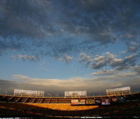初期怀孕早上小便有红色分泌物（孕妇初期小便时有红色怎么回事）