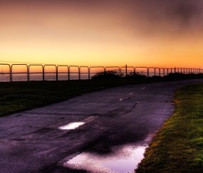 怀孕初期有一边腰痛是怎么回事（怀孕初期一侧腰酸正常吗）